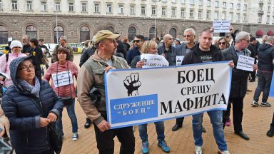 4-ма криминално проявени арестувани за провокации пред МС