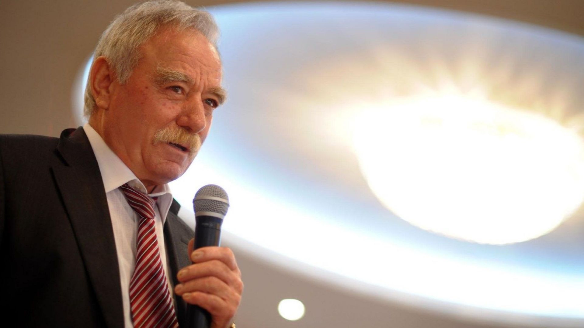 На 10 април се навършват 40 години от полета на