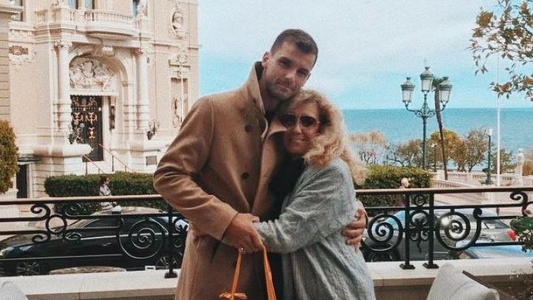 Григор "у дома" в Монако с майка си