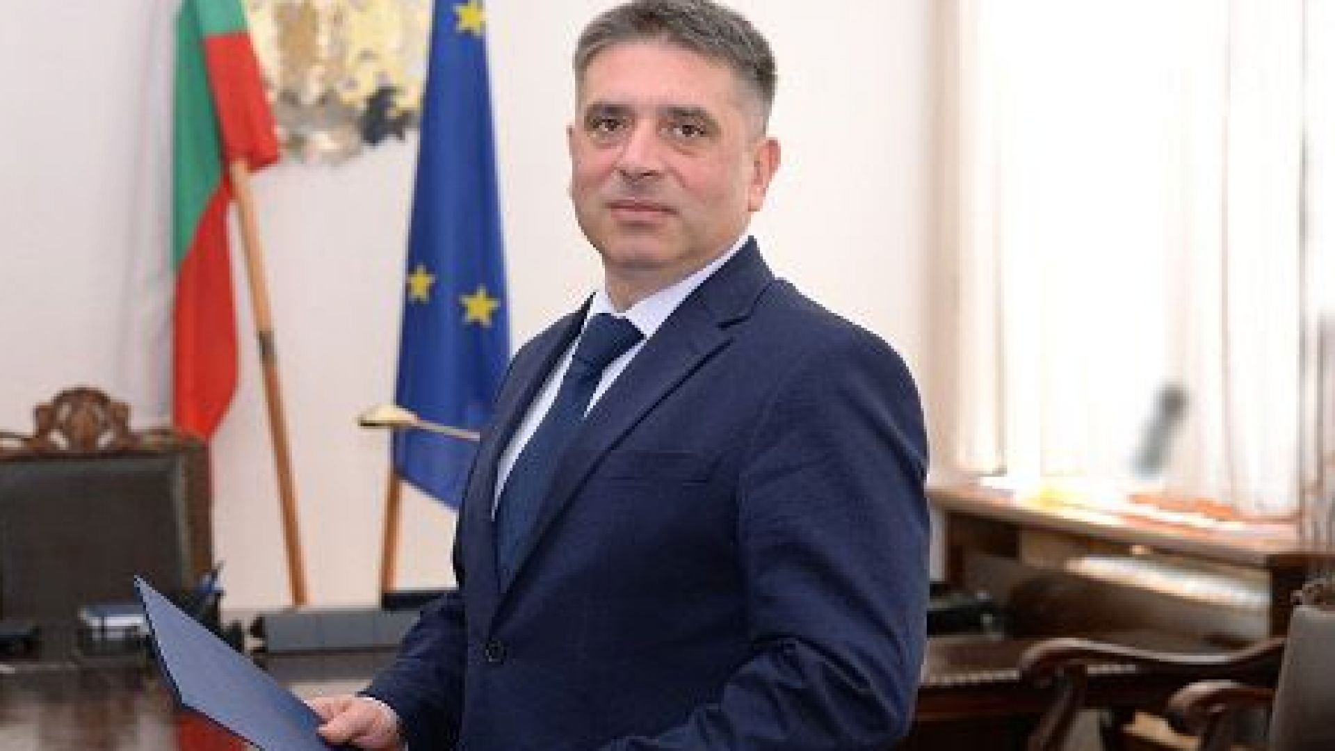 Новият министър на правосъдието Данаил Кирилов бе посрещнат в кабинета