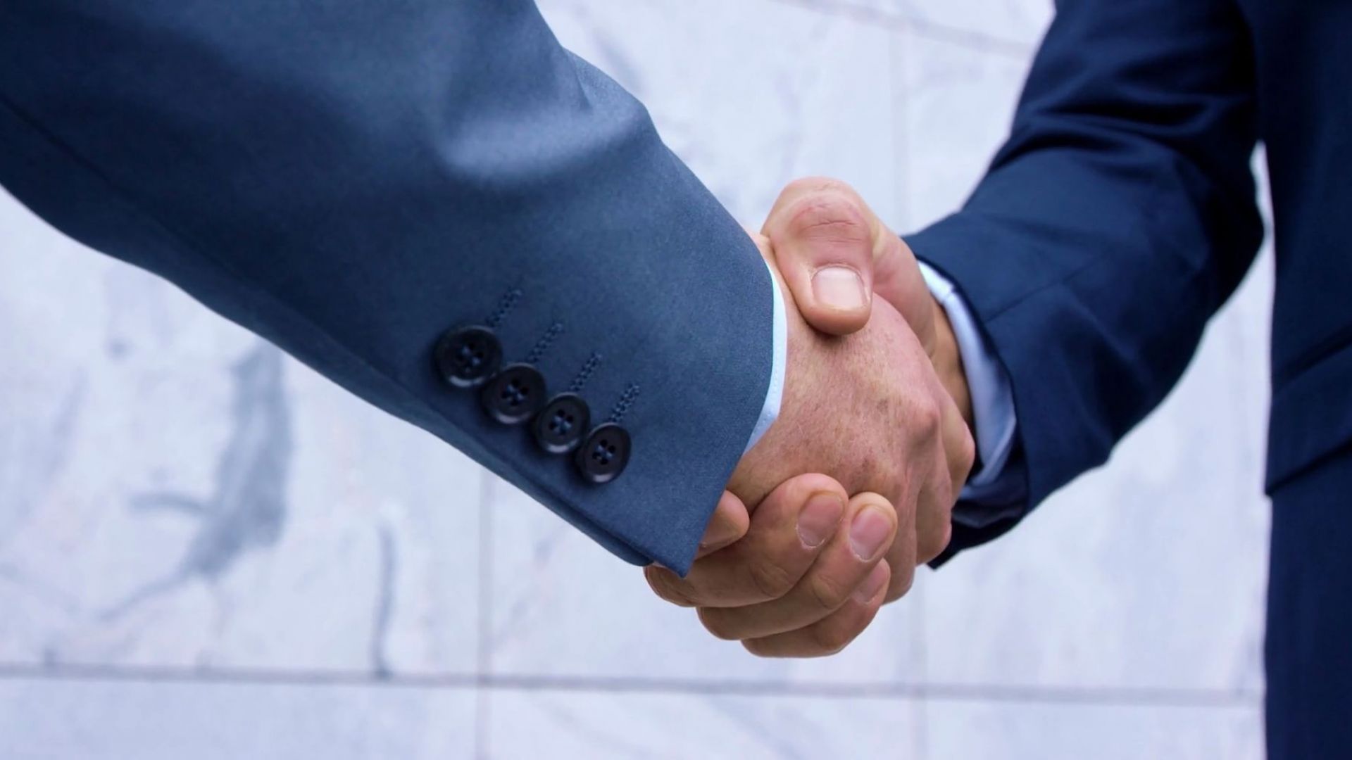 Още двама депутати станаха герои на сагата с имотни сделки