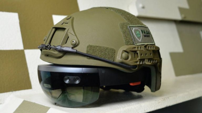 US армията залага на шлемовете на Microsoft