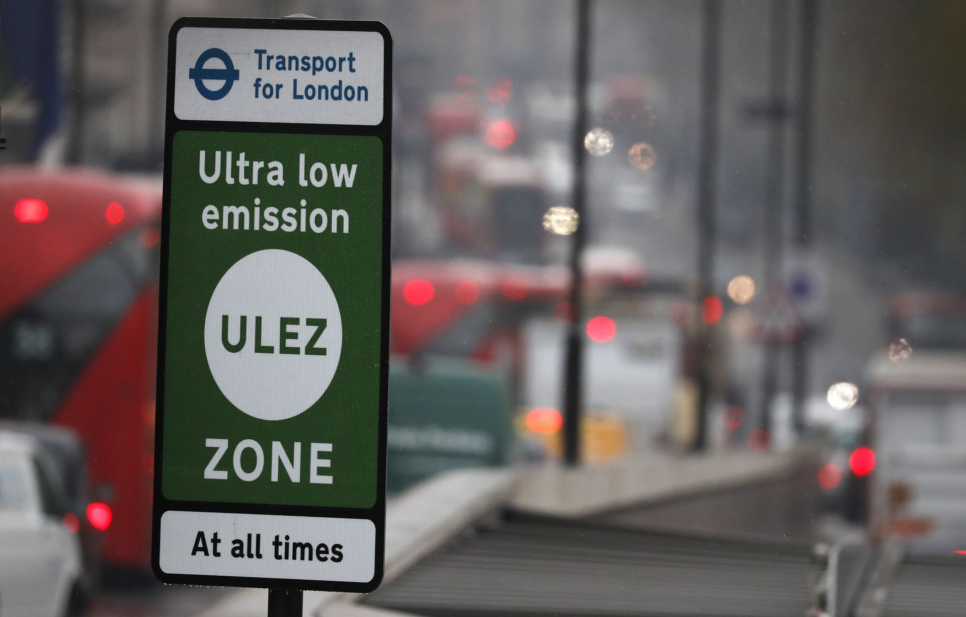 Някои страни и градове (на снимката Лондон) вече въведоха зони с мниого ниски емисии въглероден диоксид