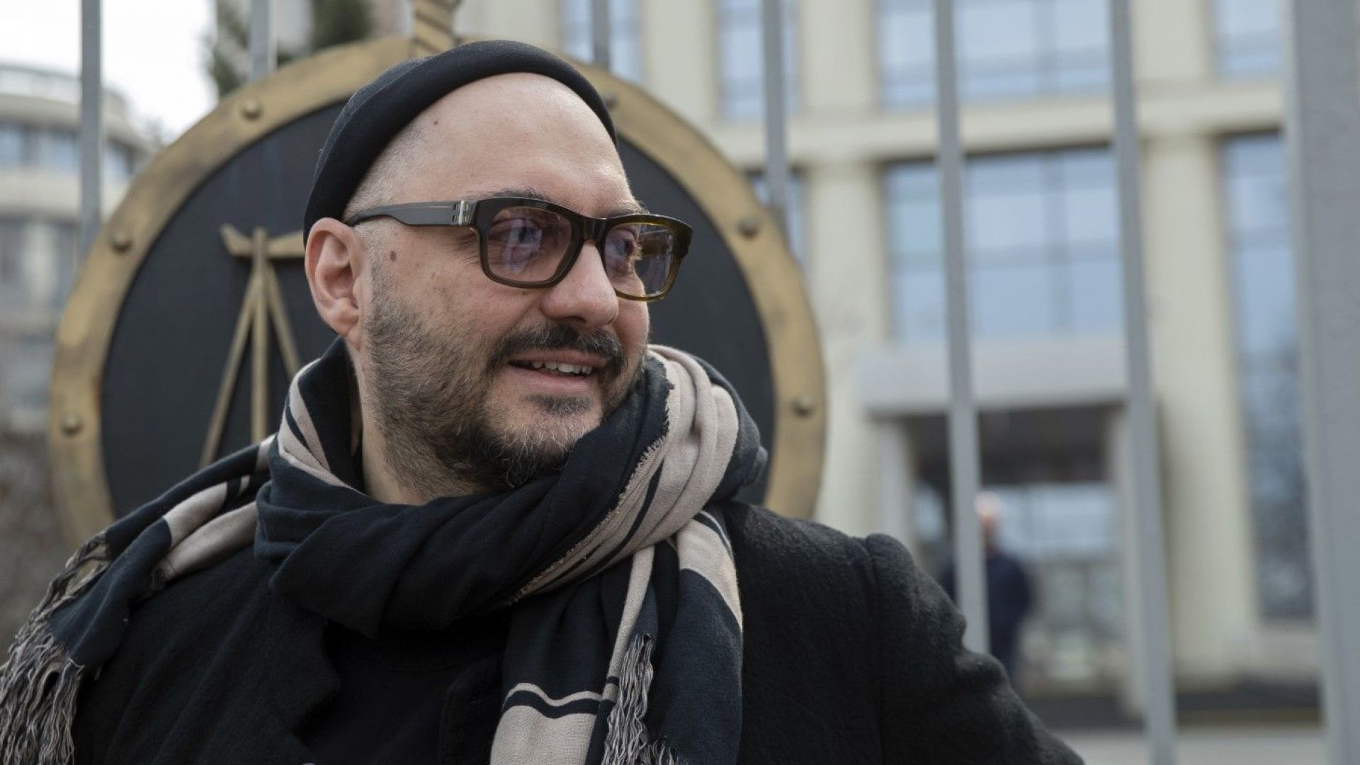 Известният руски театрален и кинорежисьор Кирил Серебренников бе освободен под