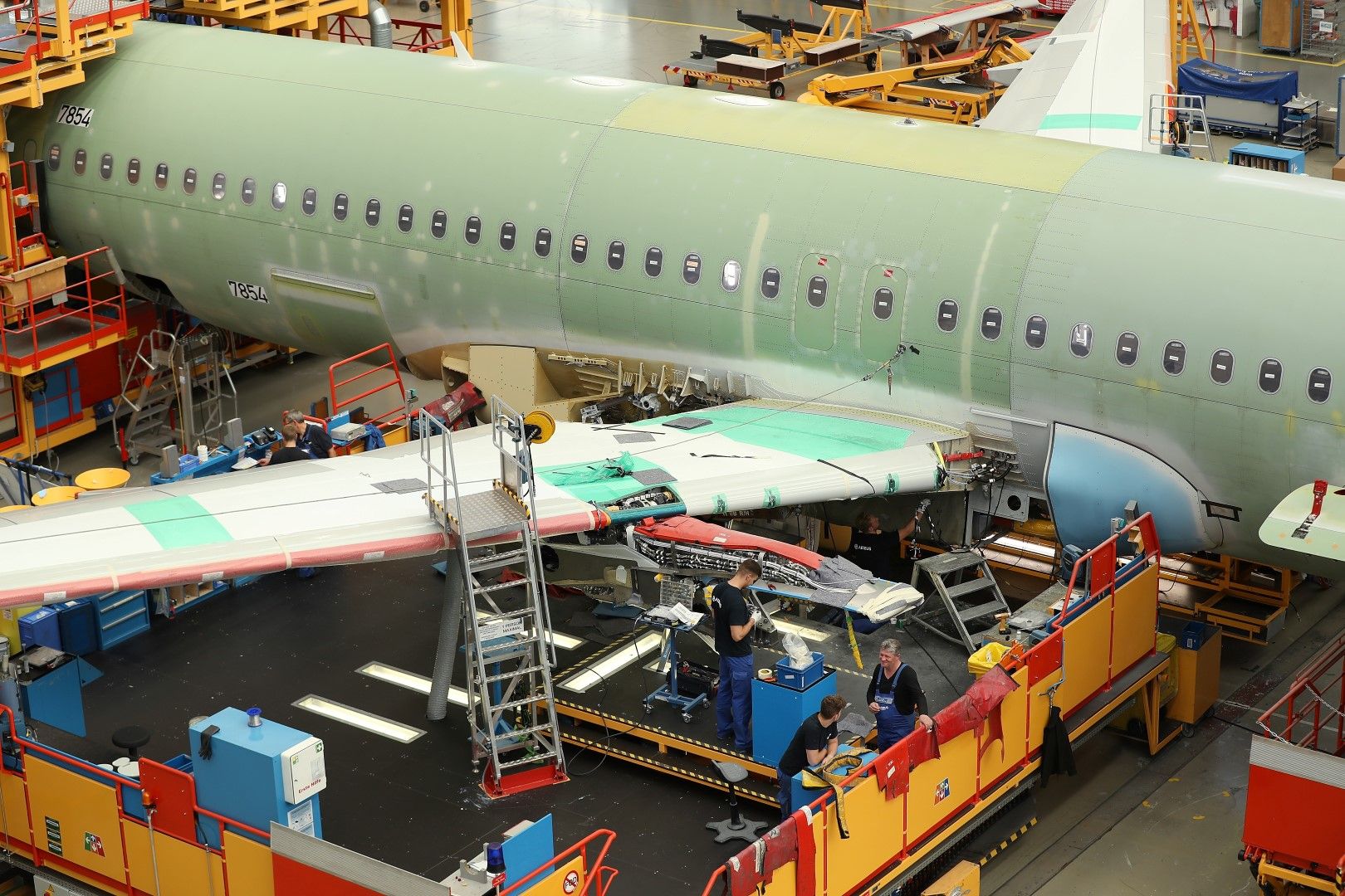 Акциите на европейския самолетостроител "Еърбъс" (Airbus) поскъпнаха в сряда до рекордни върхове 
