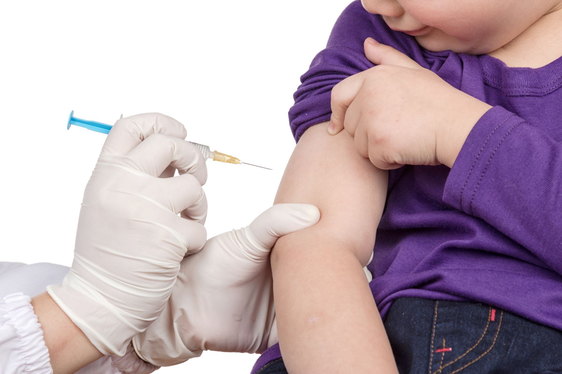 Имунизационният календар в България включва задължителни имунизации в детската възраст срещу 11 заразни болести