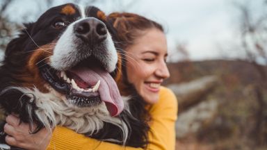 Защо собствениците на кучета са по-щастливи от стопаните на котки