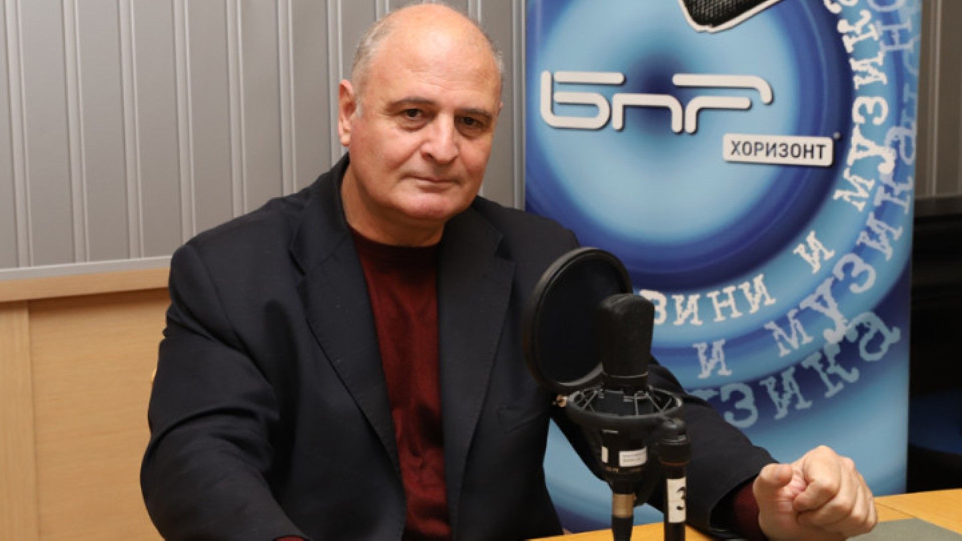 Проф Николай Радулов преподавател в Нов български университет Департамент Национална и