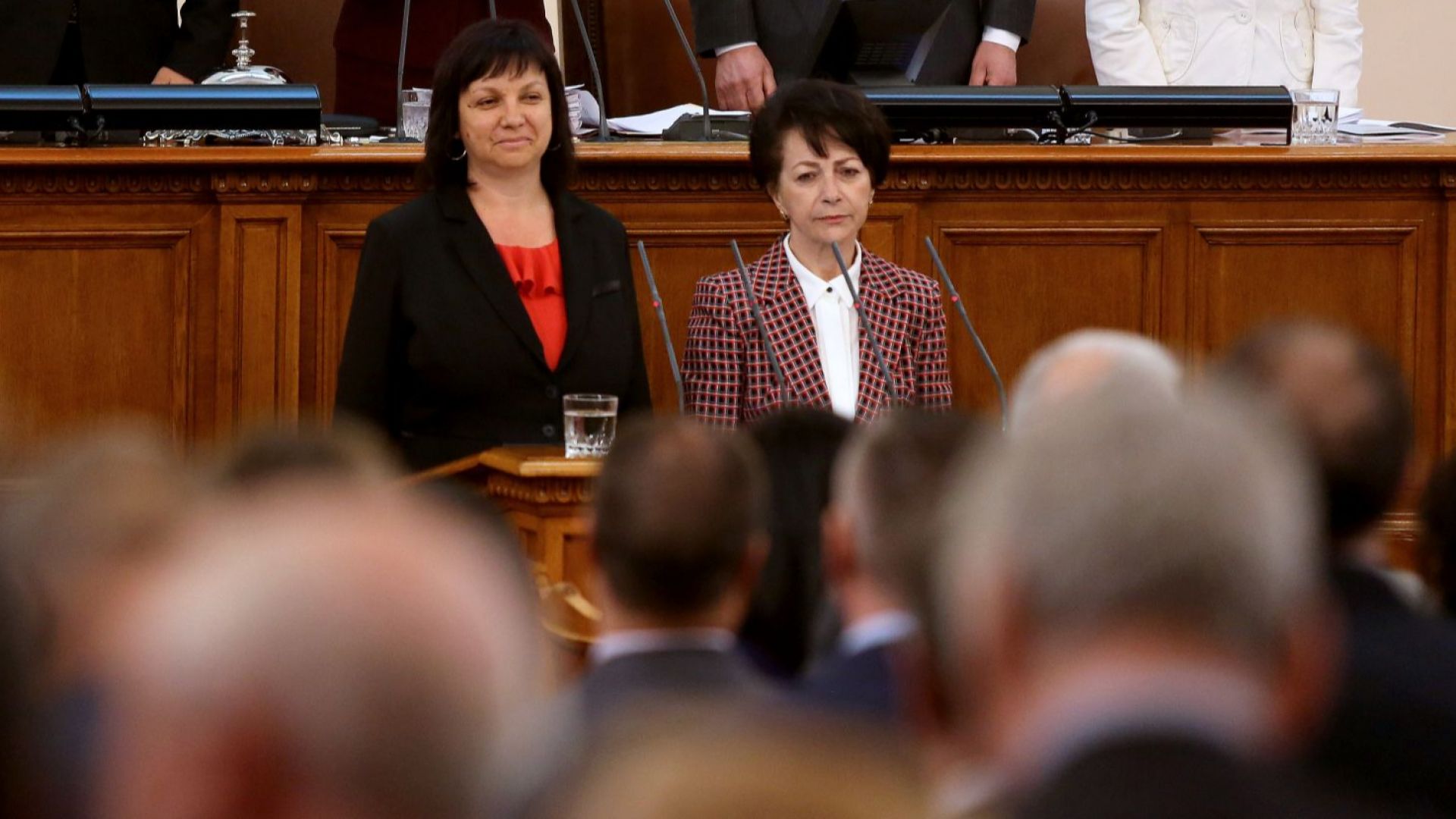 НС прие оставката на Добрев, две нови депутатки се заклеха на мястото на Цачева и Кирилов
