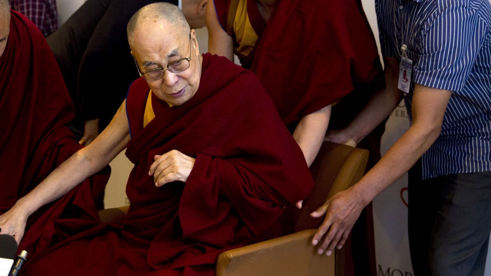 Далай Лама бе приет в болница