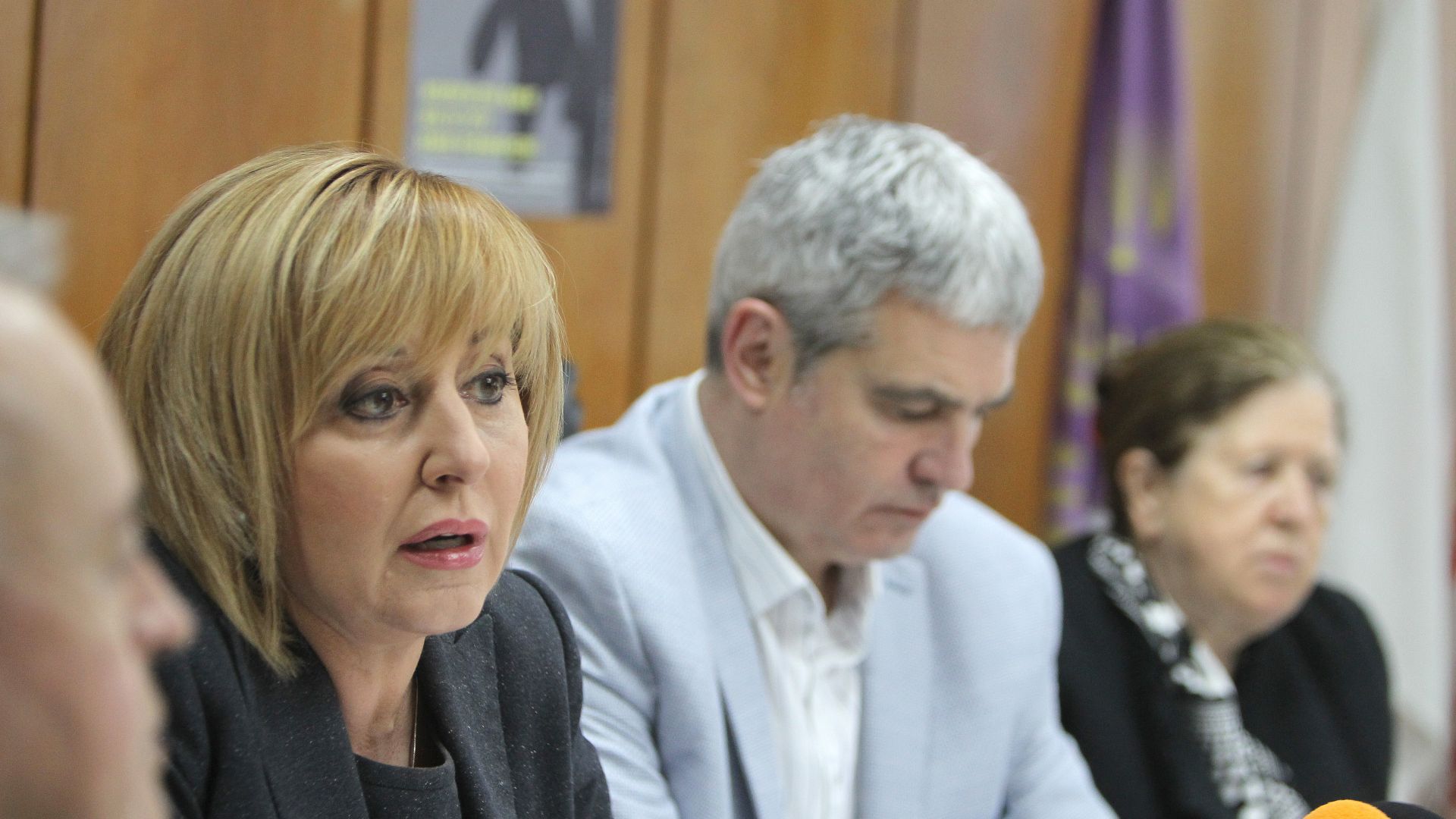 Омбудсманът Мая Манолова попита защо се наемат машини за гласуване