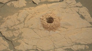 "Кюриосити" проби дупка в "марсианска глина"