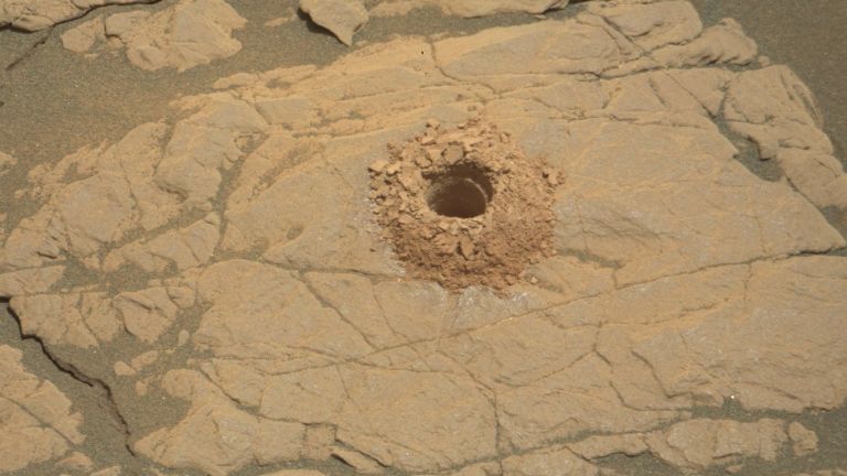 "Кюриосити" проби дупка в "марсианска глина"