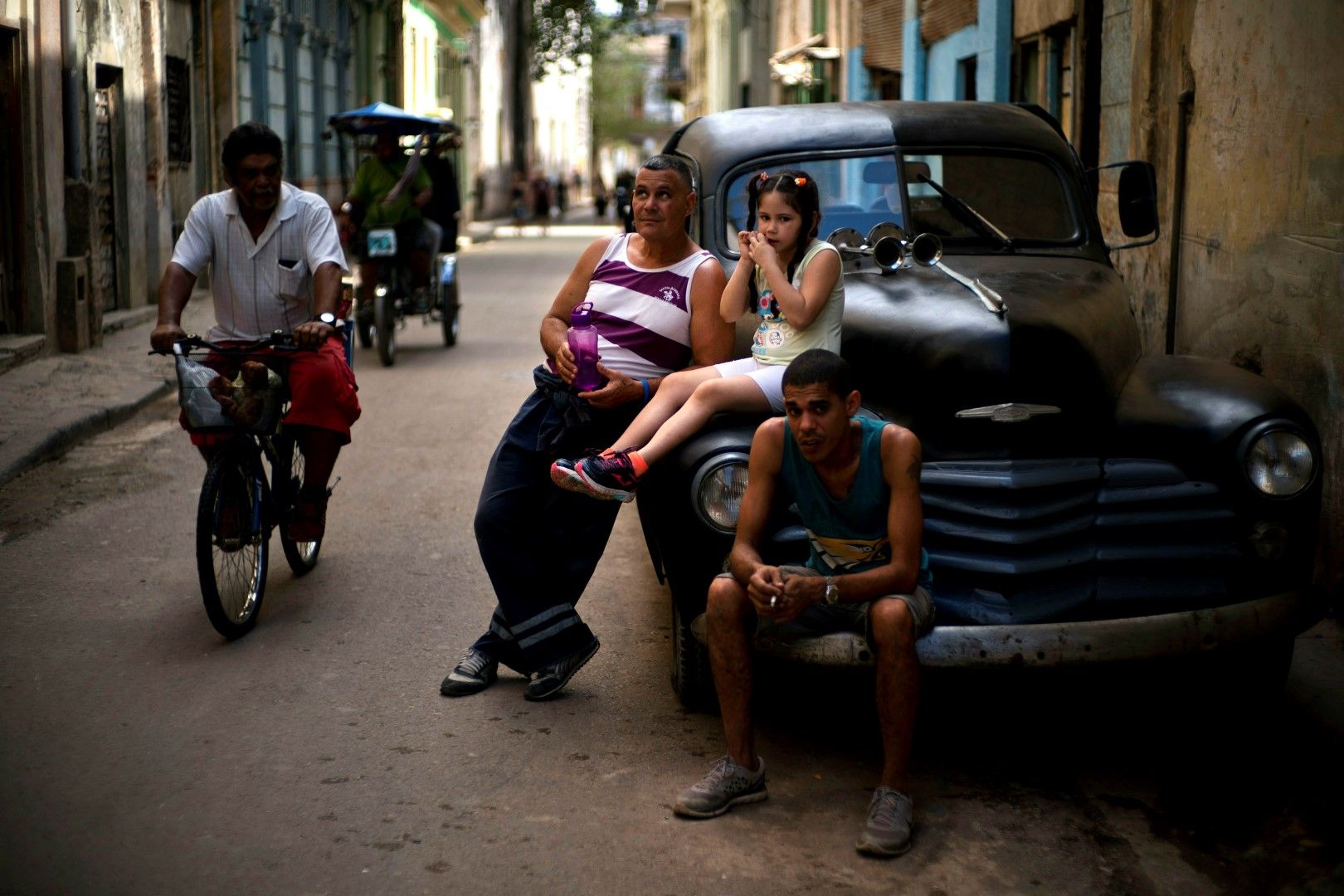 Едва през 2014 година Куба легализира продажбата и покупката на автомобили, произведени след революцията от 1959 година, но в конвертируемо кубинско песо