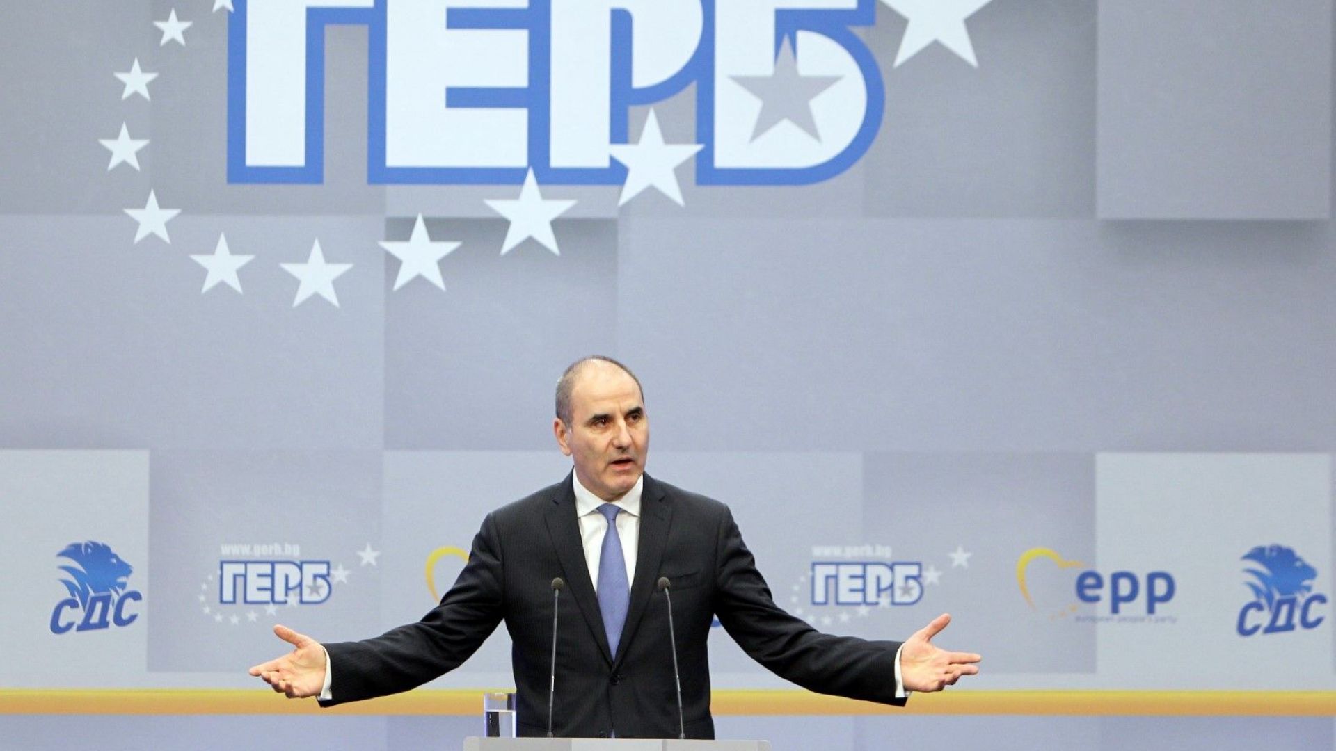 На събитието присъстват депутати министри от ГЕРБ членове на партията Тук