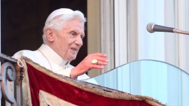 На 95 годишна възраст почина днес бившият папа Бенедикт Шестнадесети предадоха