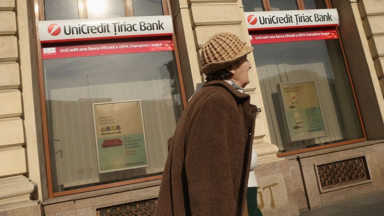 Най-голямата по активи италианска банка УниКредит (UniCredit) отчете ...