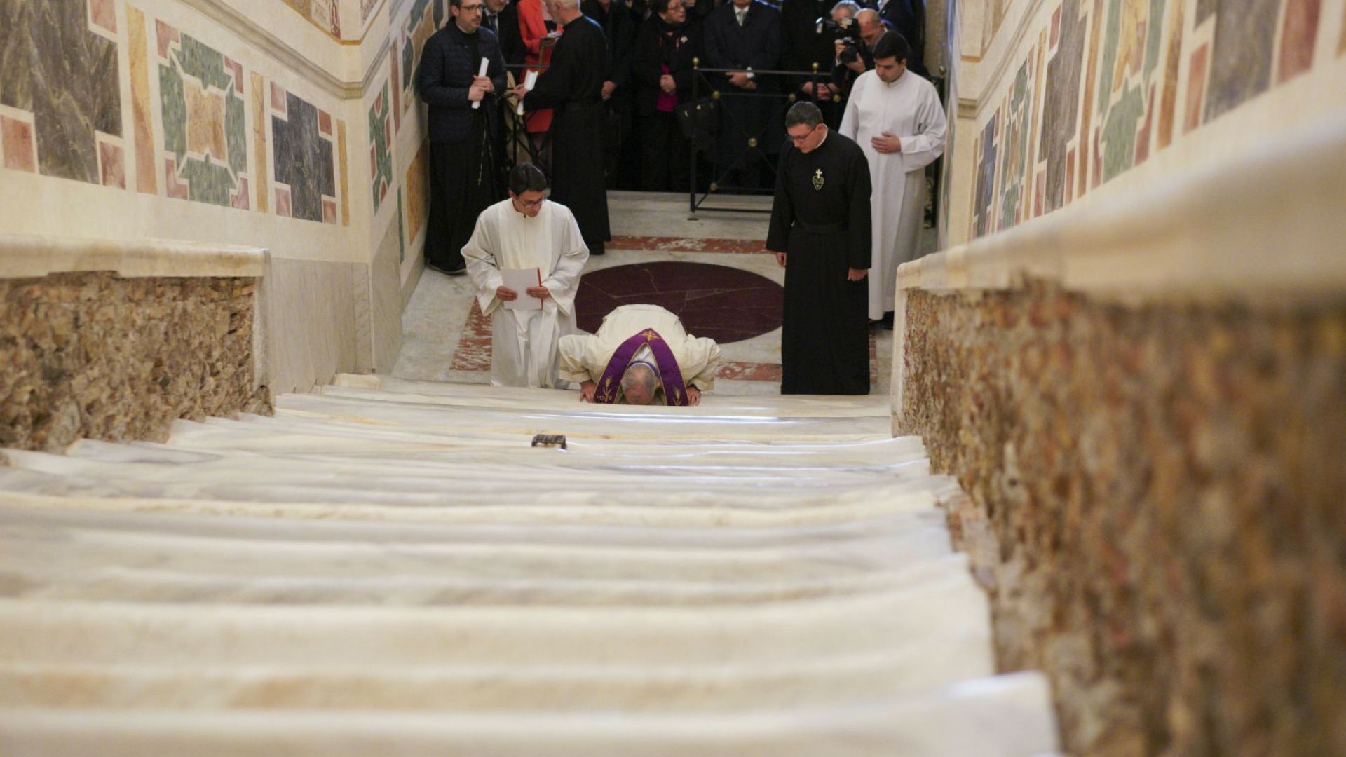 Светите стъпала по които според преданието е преминал Исус Христос