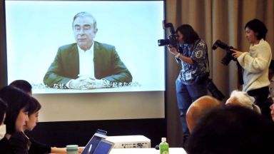 Японските адвокати на Карлос Гон подадоха групова оставка
