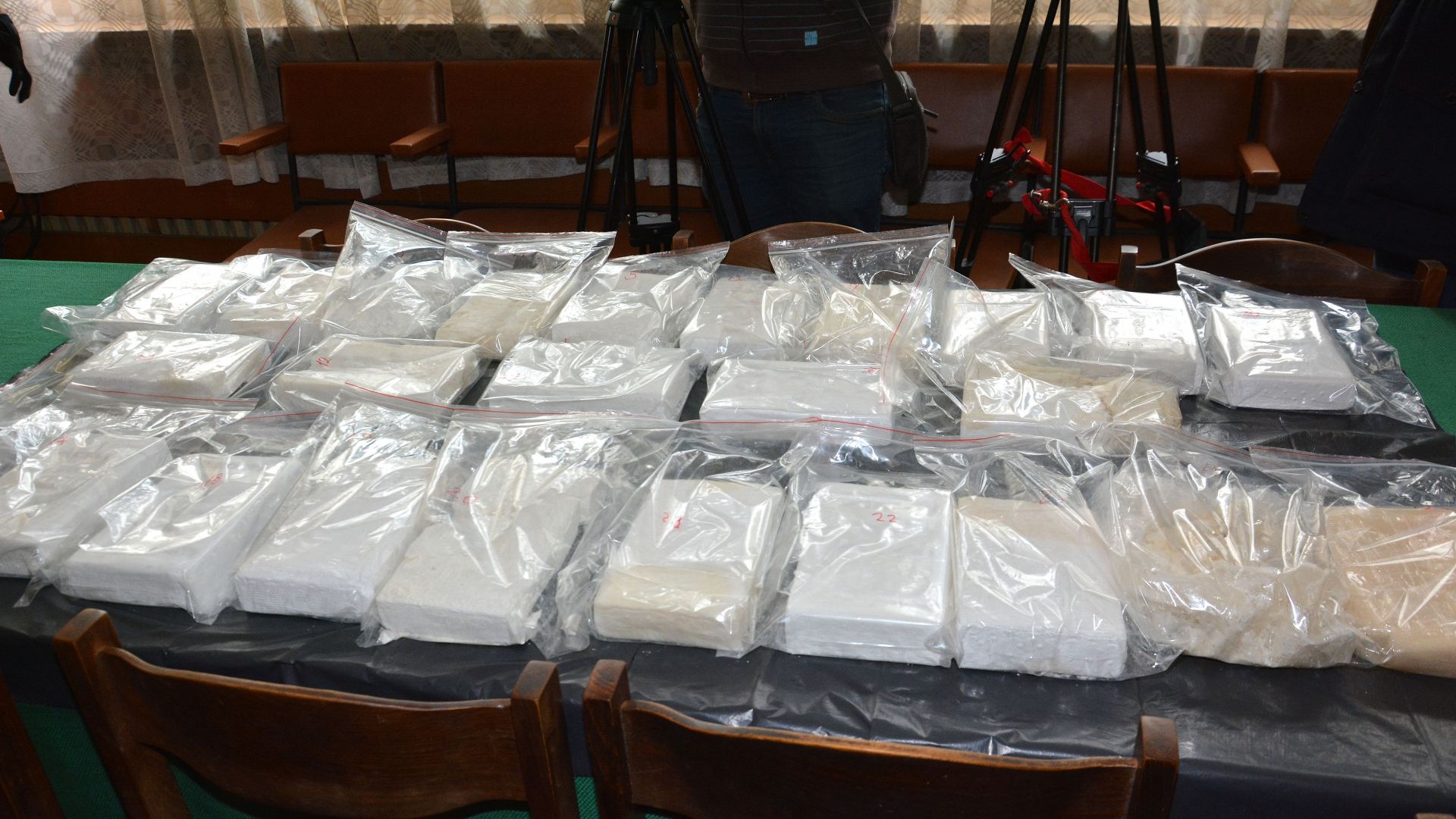 Малко над 25 килограма е кокаинът намерен вчера на брега