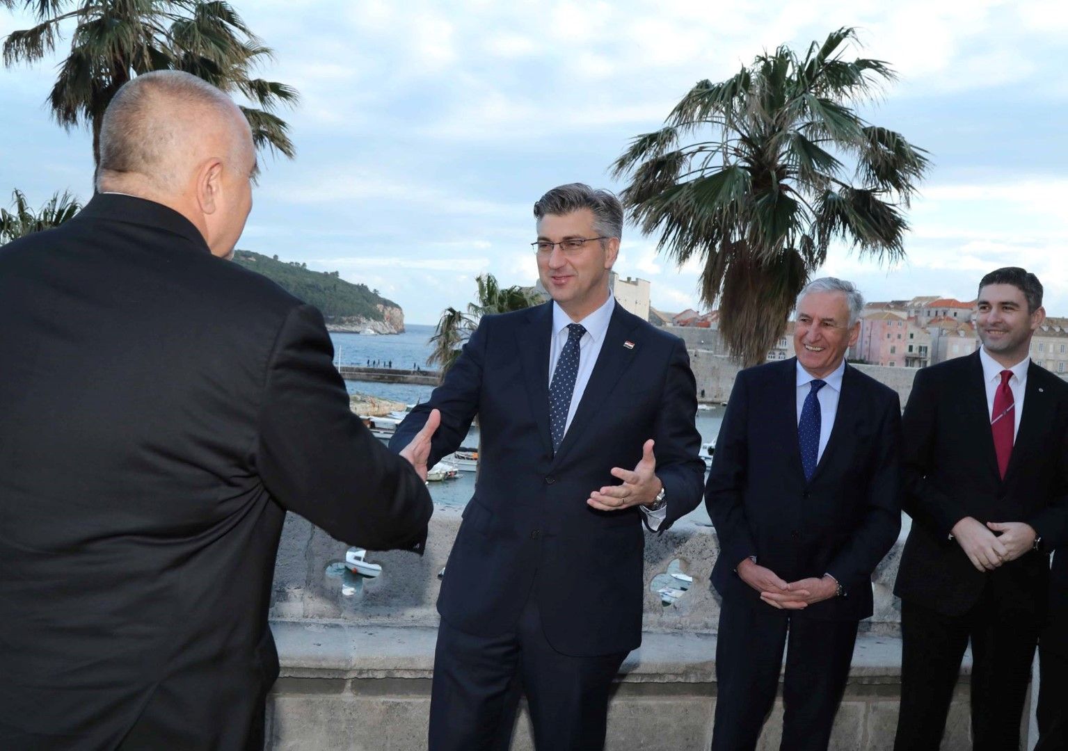 Хърватският премиер Андрей Пленкович посреща българския си колега Бойко Борисов в Дубровник на срещата на върха от инициативата 16+1 (Страните от централна и Източна Европа и Китай), 12 април 2019 г.