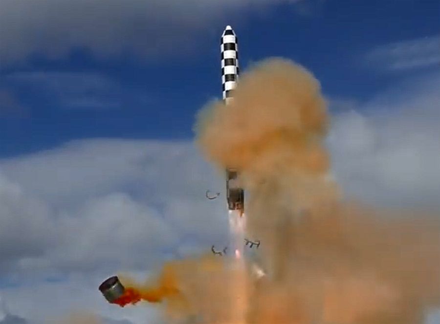 Първите две ракети ще бъдат изстреляни от силоз на космодрума "Плесецк" към полигона Кура на полуостров Камчатка
