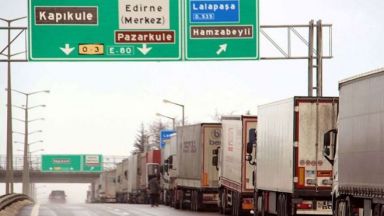 300 камиона спрени на Капъкуле заради глоби, превозвачите готвят протест