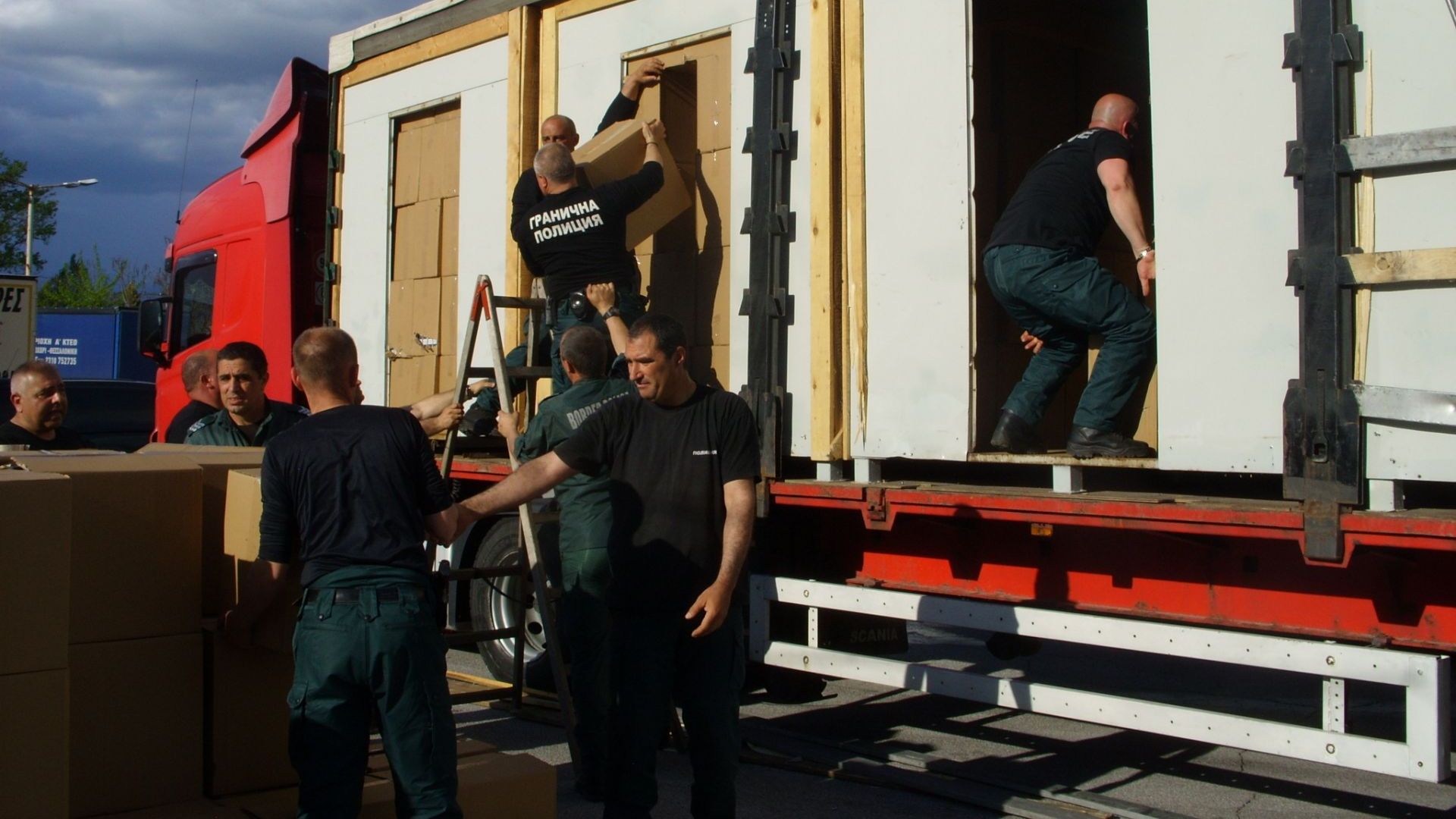 Граничари и митничари заловиха 529 килограма марихуана и 8 400