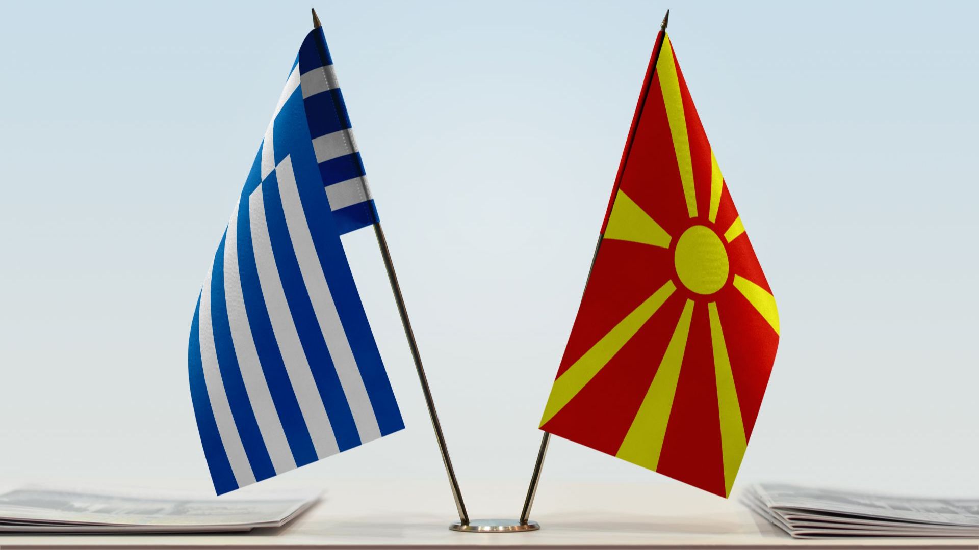 Необичайно много хора са изпълнили залата на съда в северния