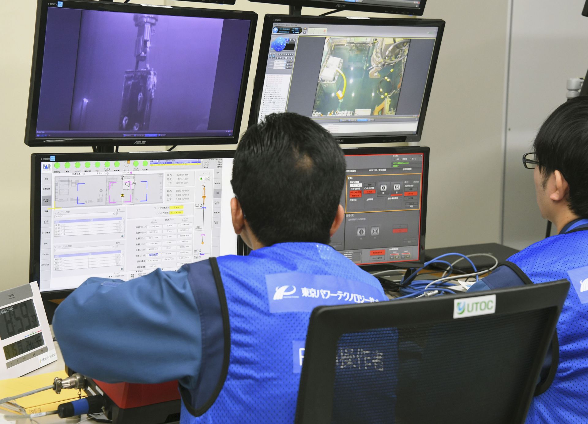 Работници от ТЕЛКО дистанционно извършват операция за премахване на горива на 3-и блок на атомната електроцентрала Фукушима