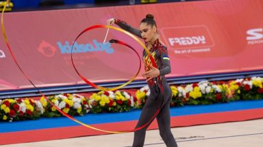 Когато красотата в спорта си партнира с грижата за децата