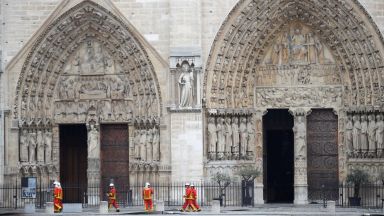 Френската гражданска защита: Катедралата щеше да рухне, ако бяхме послушали Тръмп