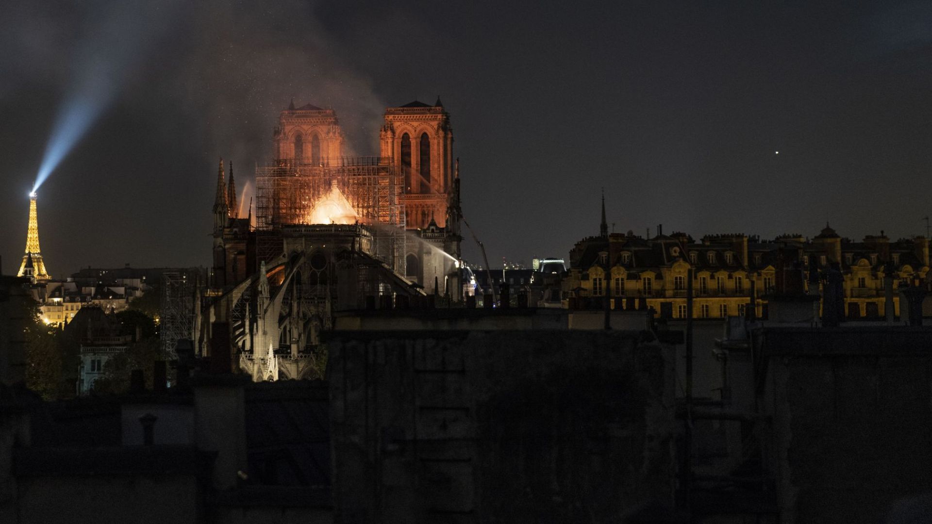 Сърцето на Париж символът на Франция Журналистическите клишета които ще