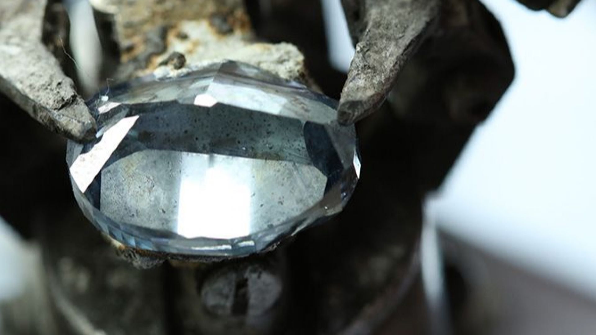 Голям син диамант с рекордно тегло над 20 карата беше