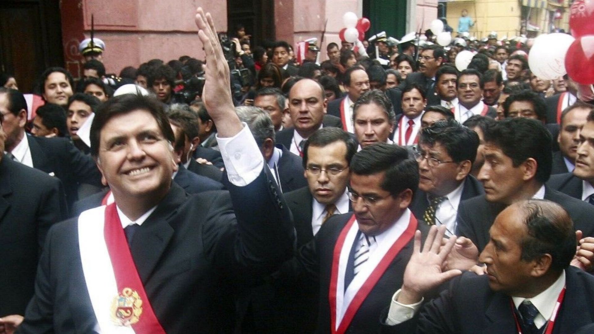 Бившият перуански президент Алан Гарсия почина в болница в Лима