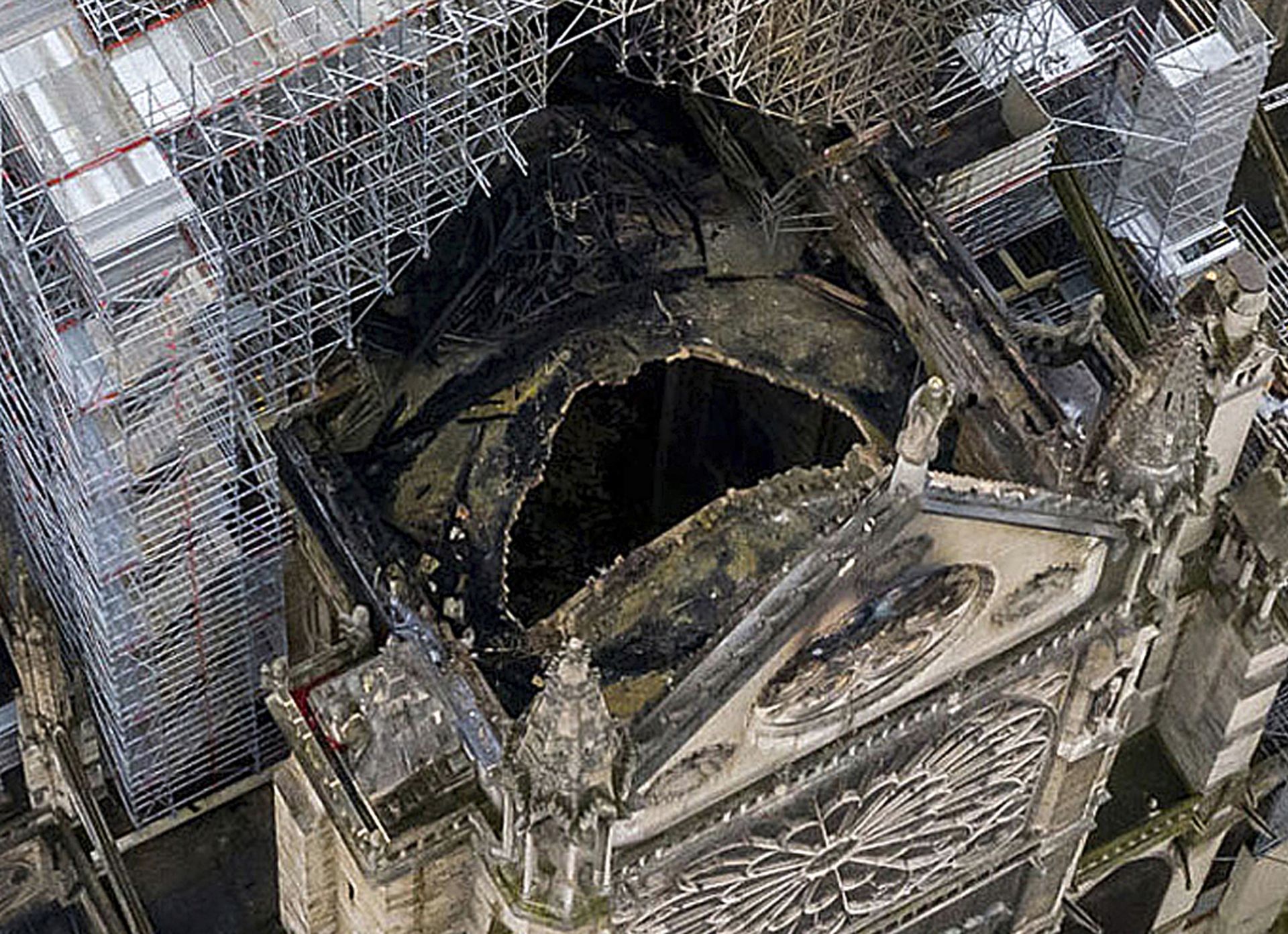 След опустошителния пожар в понеделник в катедралата Нотр Дам възниква големият въпрос за застраховката на сградата
