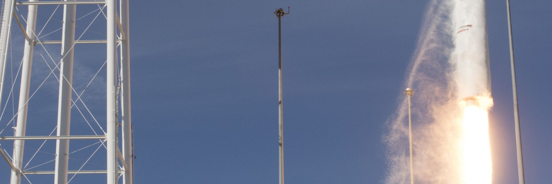 САЩ изстреляха капсула с великденски лакомства и роботчета за МКС 