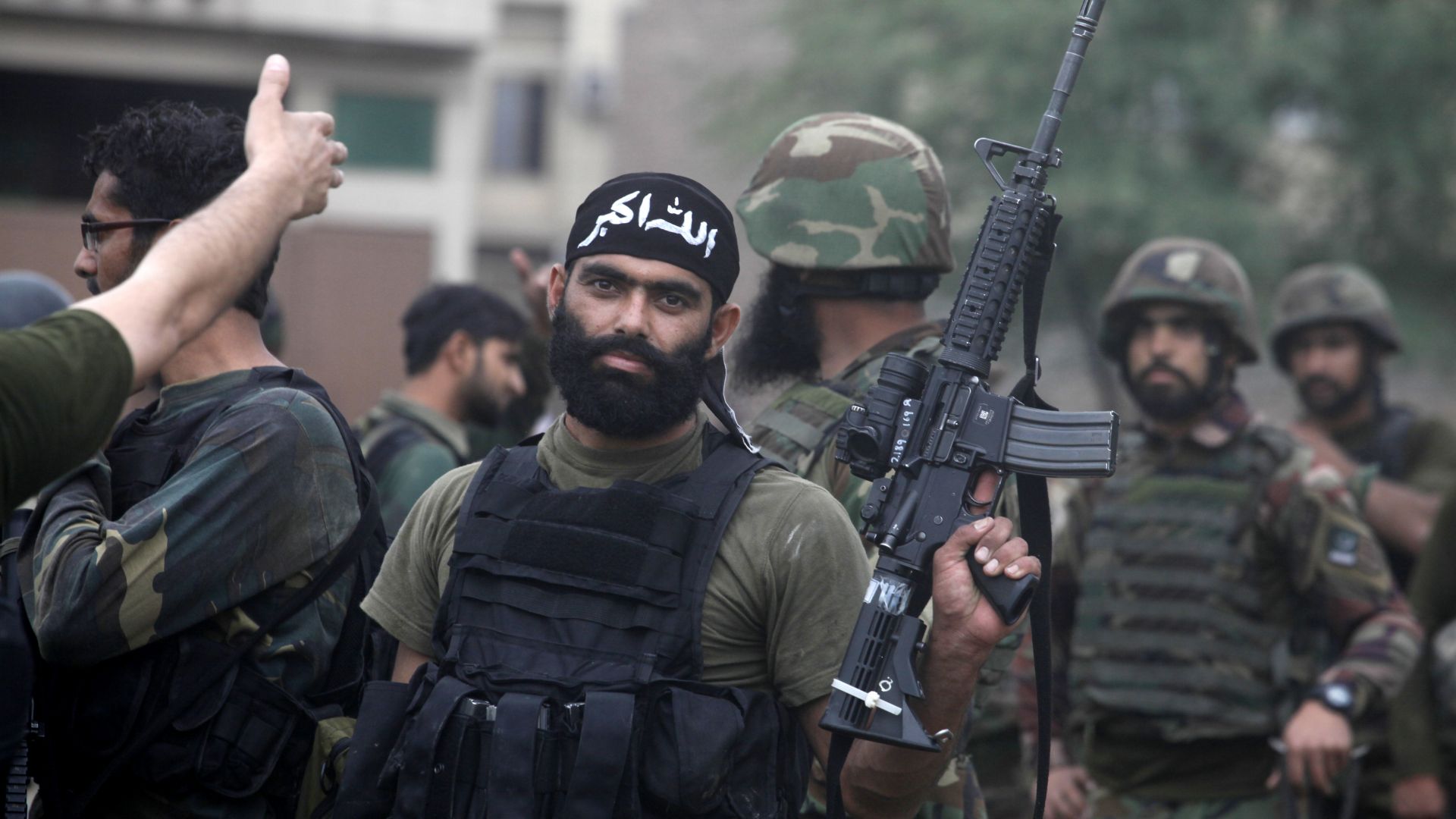 Въоръжени мъже отвлякоха автобус в югозападната част на Пакистан и