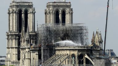 Във Франция приеха законопроект за възстановяване на Нотр Дам от пожара