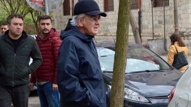 Охрана изведе Лютви Местан от залата на окръжния съд в