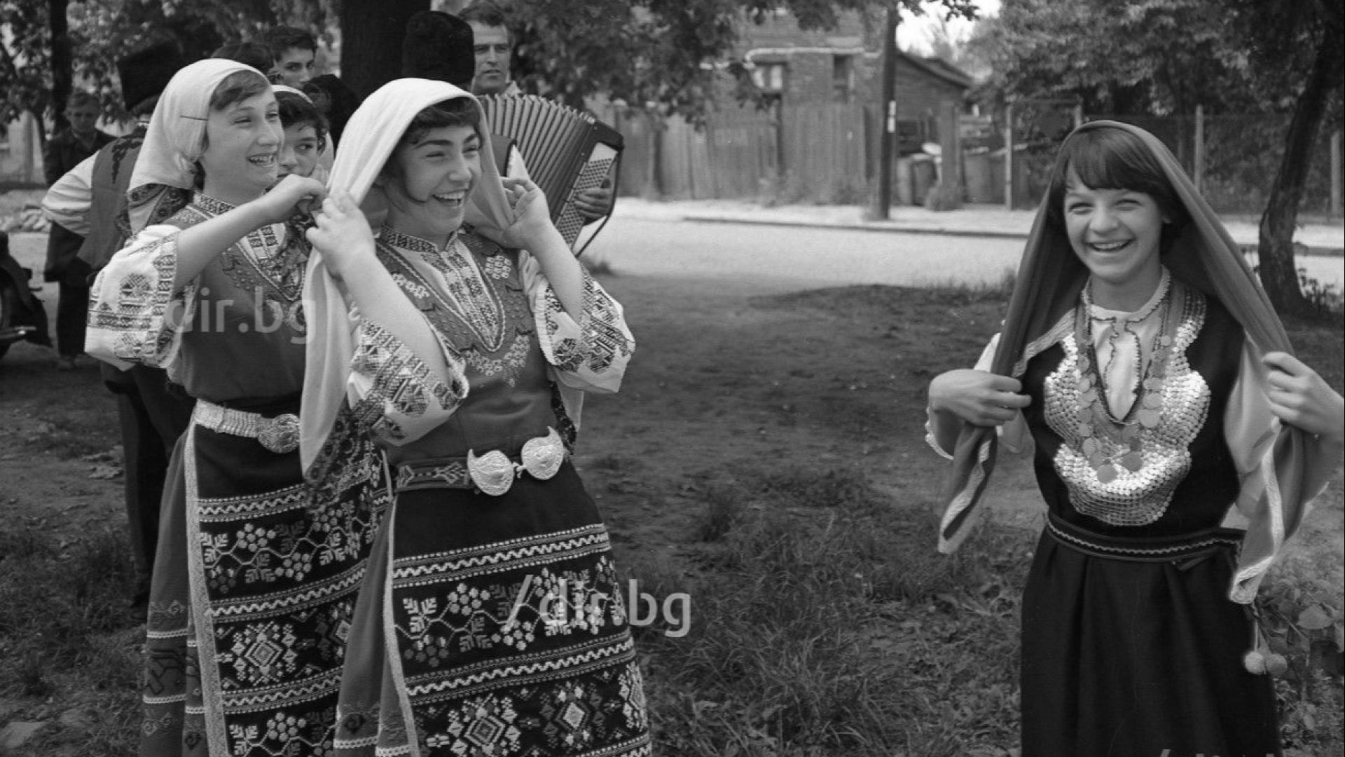 Днес е Лазаровден Един от най красивите български пролетни празници в