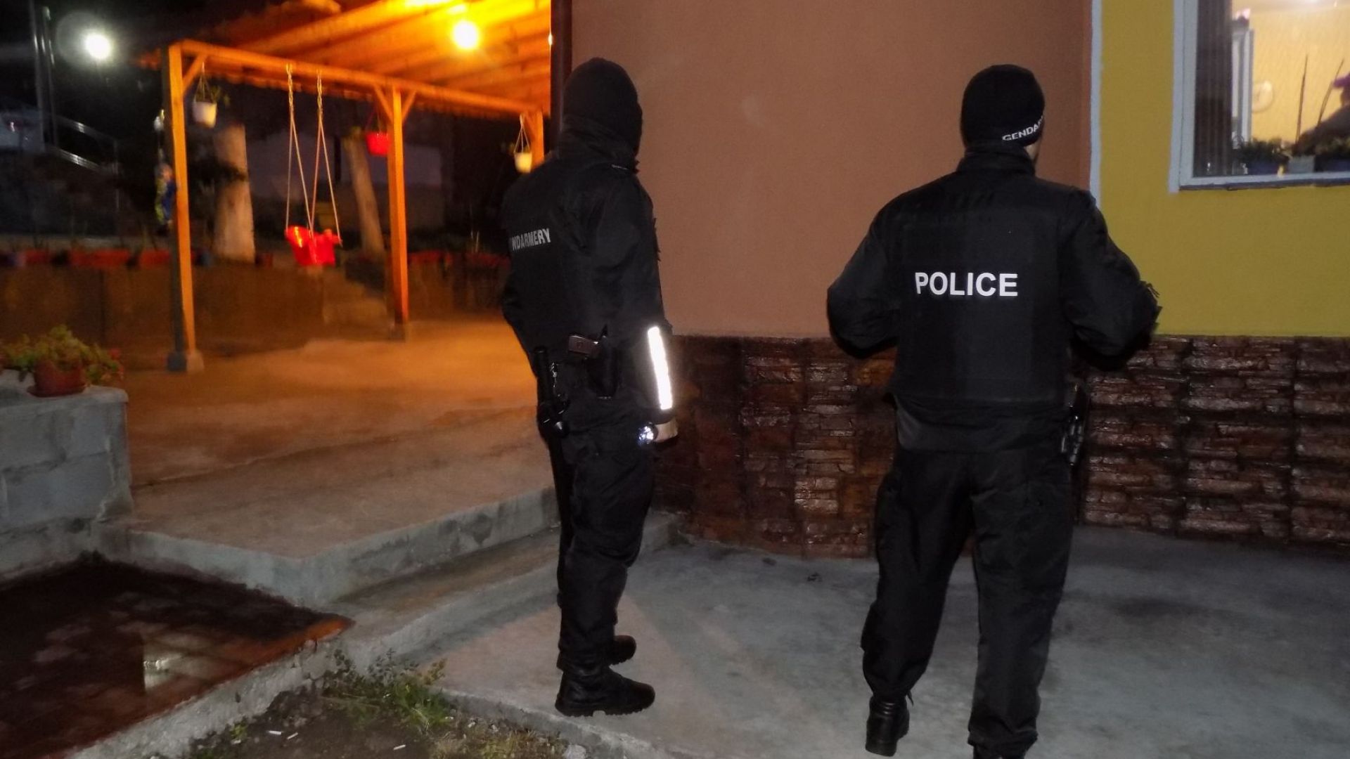 Телефонни измамници от България и Румъния бяха задържани при специализирана