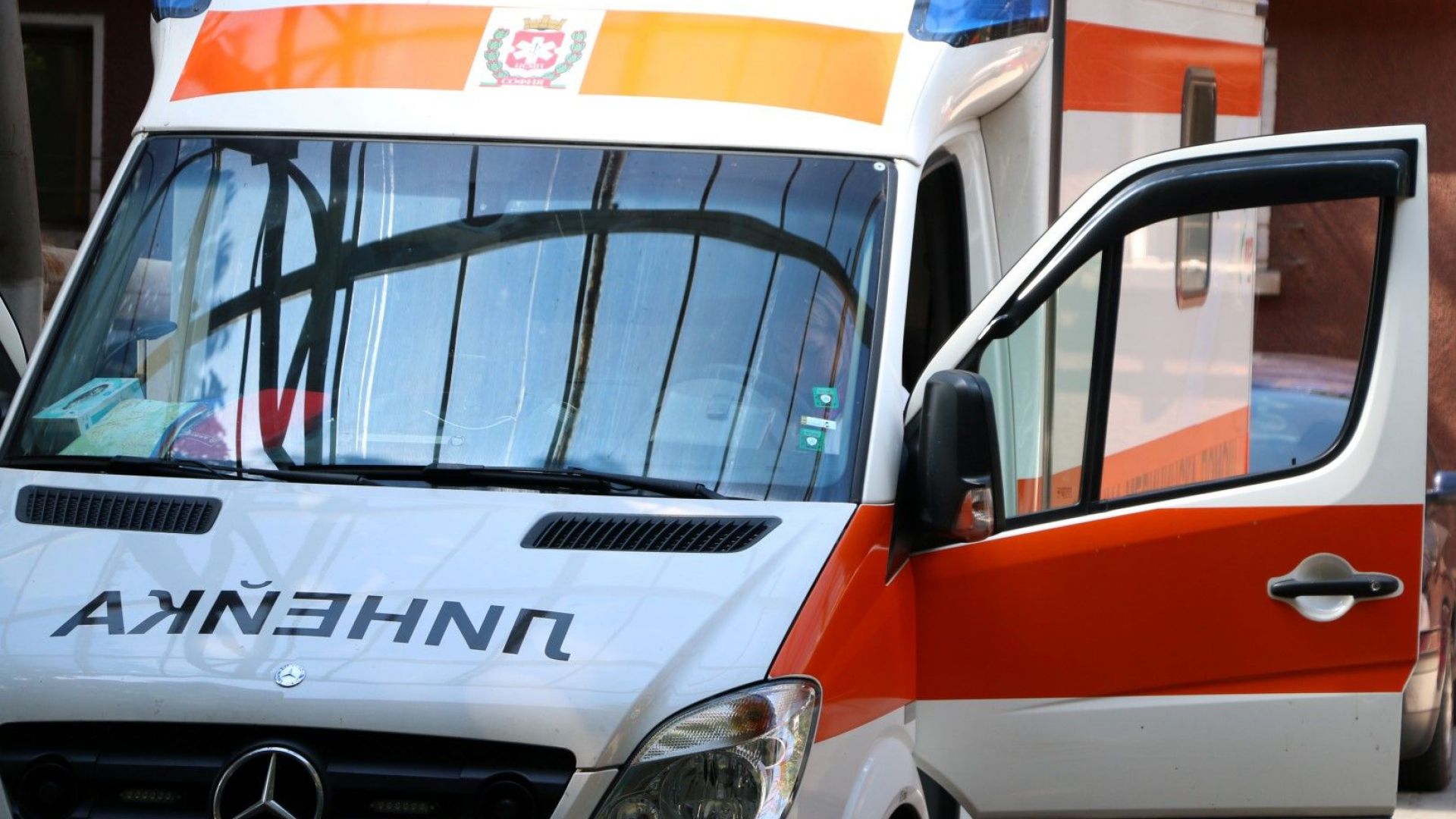 Лек автомобил е катастрофирал самостоятелно на автомагистрала Тракия след което