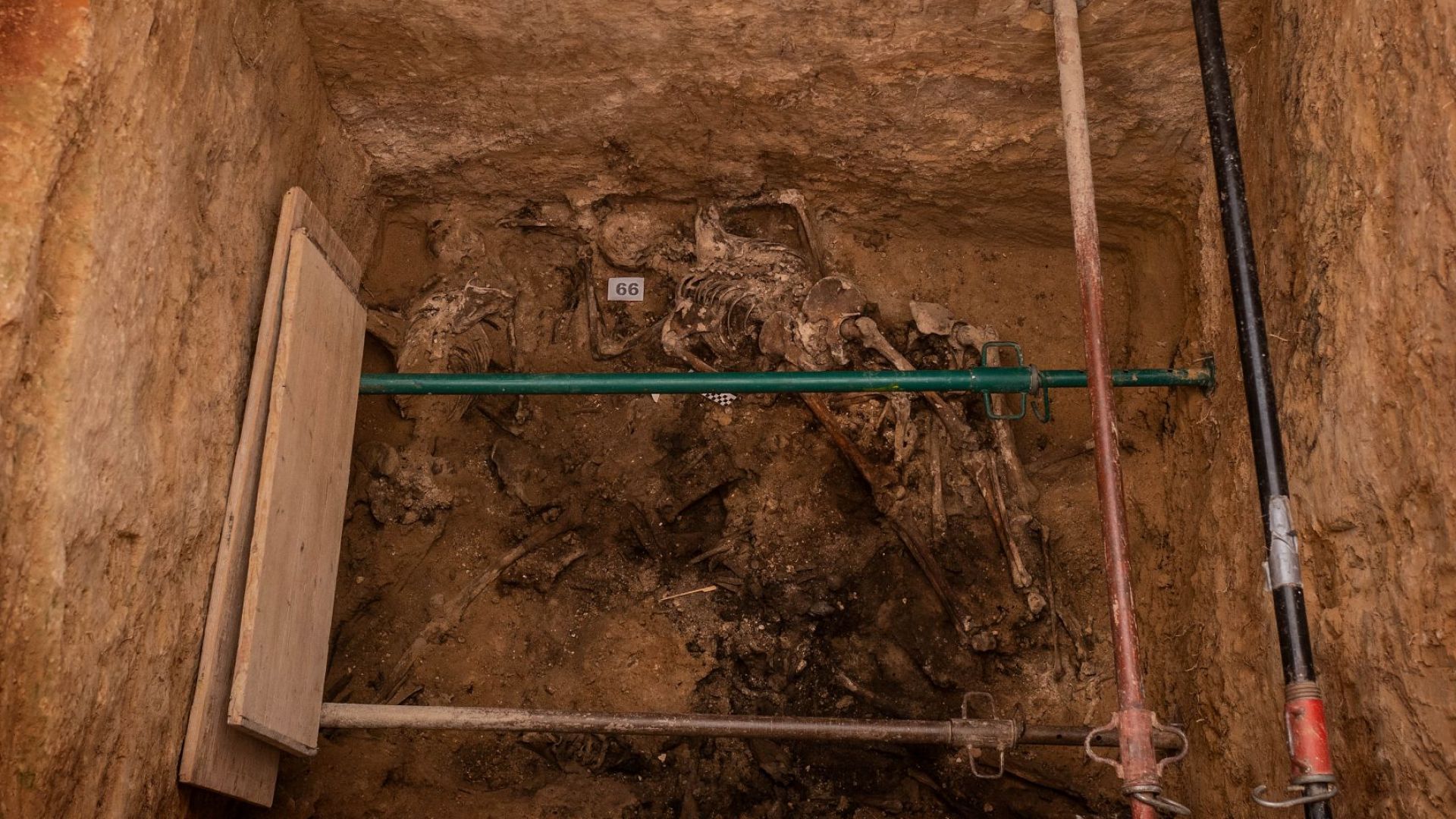 Археолози откриха 26 човешки скелета на около 3000 години в