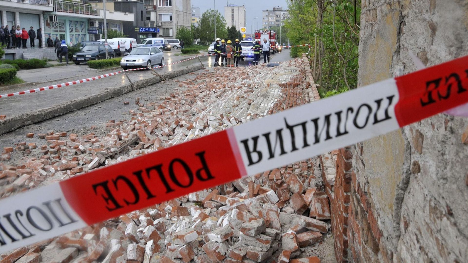 Вече е установена самоличността на мъжа който загина под рухналата