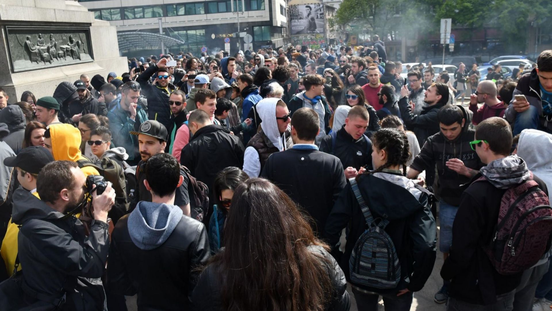 Млади граждани се събраха за да направят най голямата пушилка на