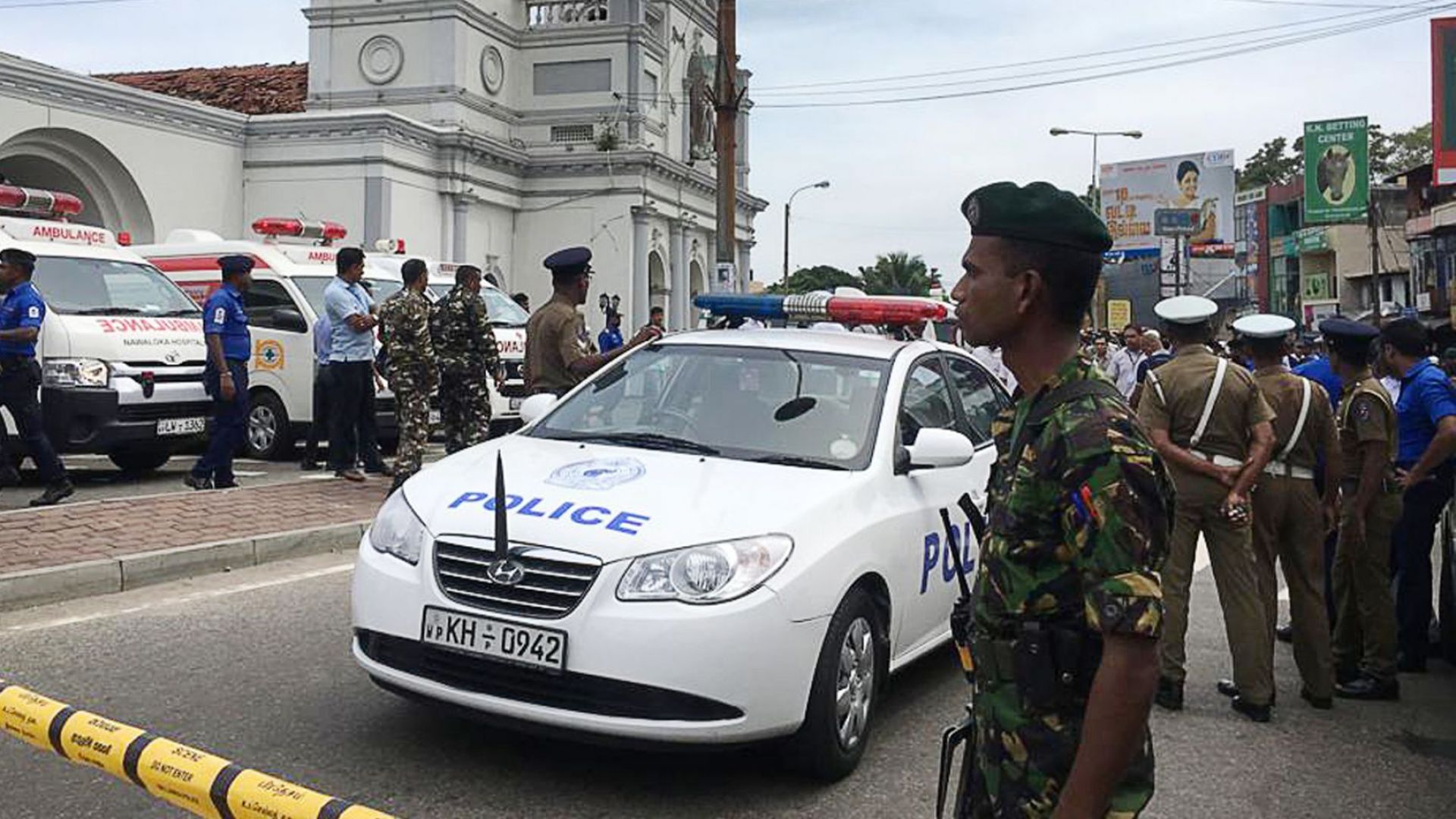 Военните в Шри Ланка въведоха безсрочно полицейски час (видео)