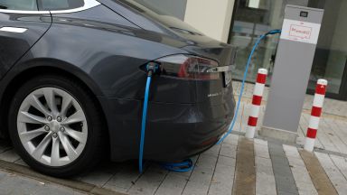 Германско изследване: Вместо да щадят природата, електромобилите вредят повече от дизелите