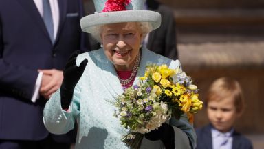 Елизабет II ще посети новородения си правнук