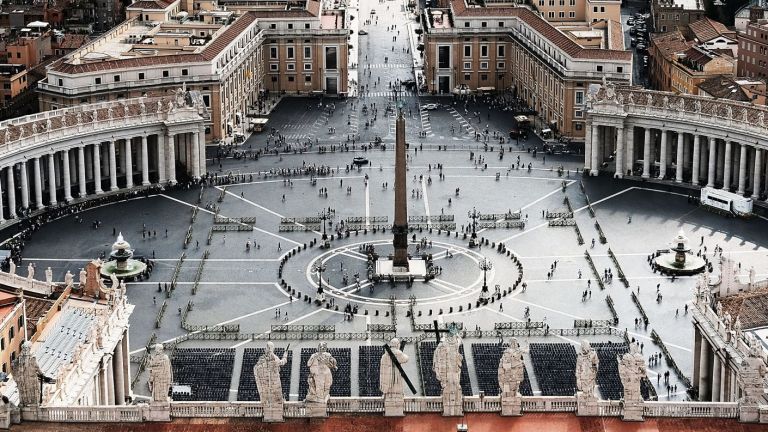 Ватикана публикува днес документ, с който се обявява против евтаназията